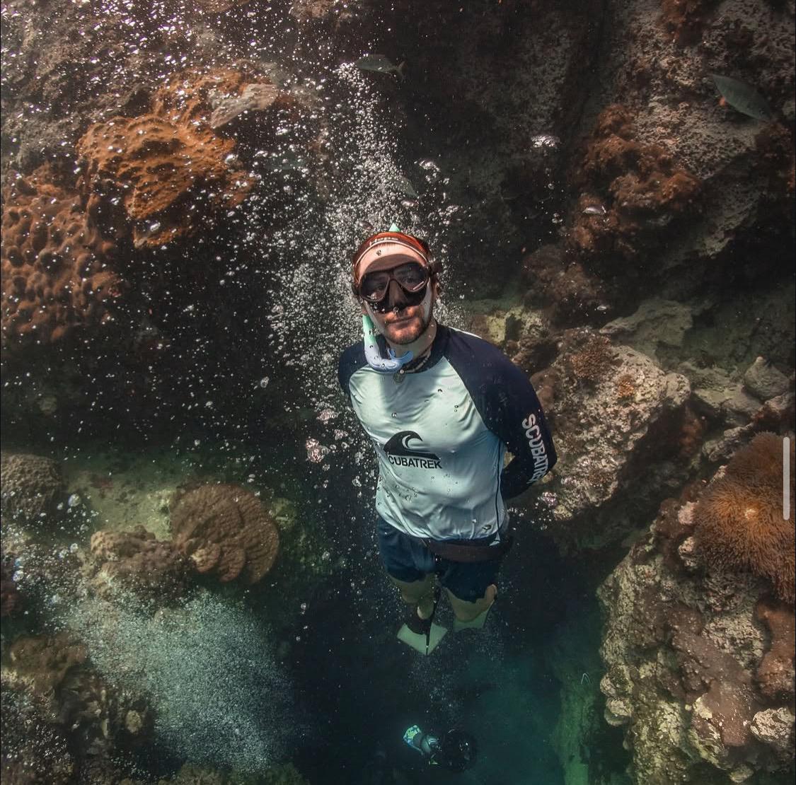 Nikolai Kunze von BlueTip Freediving im Wasser